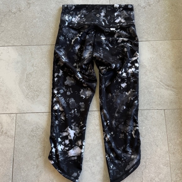 Lululemon Sunshine Salutation Crop (Full-On Luxtreme) 6 - Picture 12 of 13